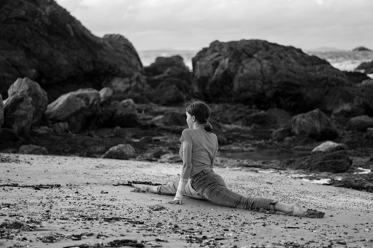 gymnast, splits, nature, beach, gymnastics, training, stretch, girl, woman, sand, coast, black and white