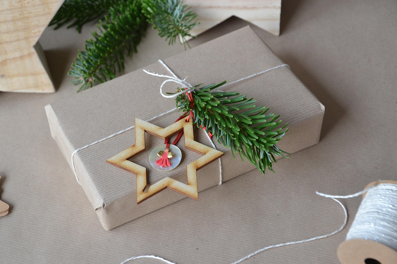 christmas, gift, packaging, ribbon, christmas party, packed up, festive, star, angel, red, branch, green, paper, brown, wrapping paper, christmas gift