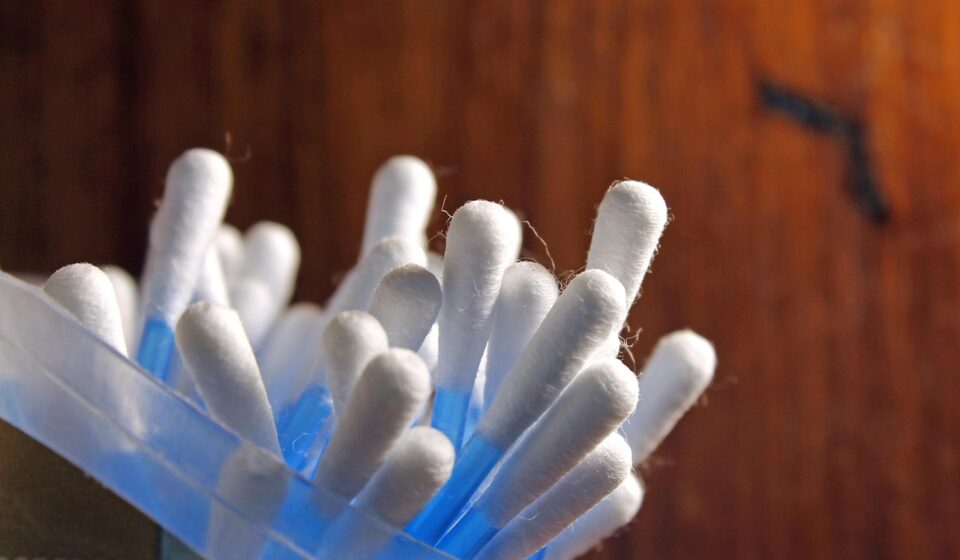cotton swabs, flexible rods, swab pot, clean ears, cleaning ears, cotton stalks