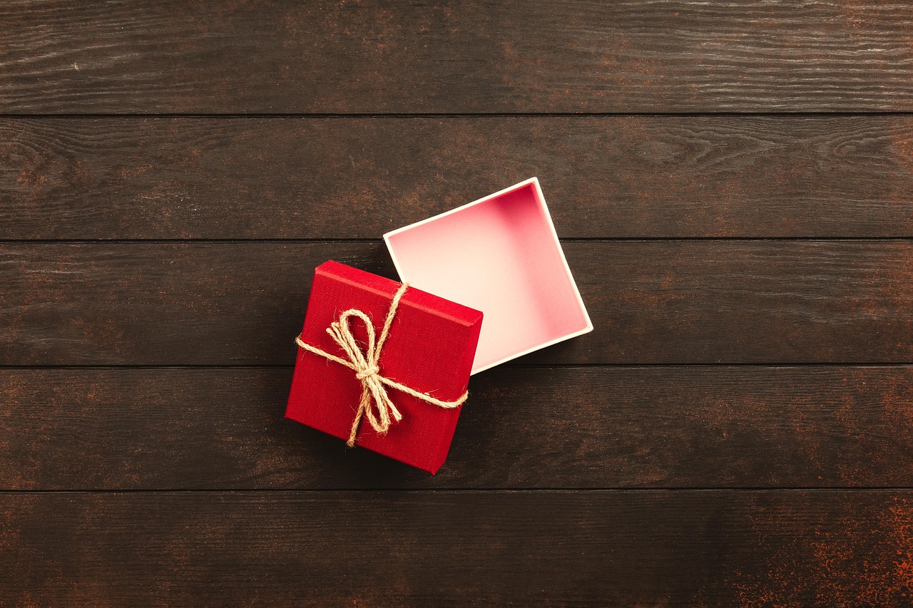 gift, 4k wallpaper 1920x1080, hd wallpaper, wallpaper hd, mac wallpaper, box, christmas, present, celebration, free background, holiday, windows wallpaper, seasonal, background, wooden, laptop wallpaper, old, table, abstract, top, view, flat, wallpaper 4k, free wallpaper, lay, open, closed, desktop backgrounds, ribbon, cool backgrounds, beautiful wallpaper, wrapping, full hd wallpaper, brown abstract, brown table, 4k wallpaper, brown gift, brown box, brown celebrate, brown closed