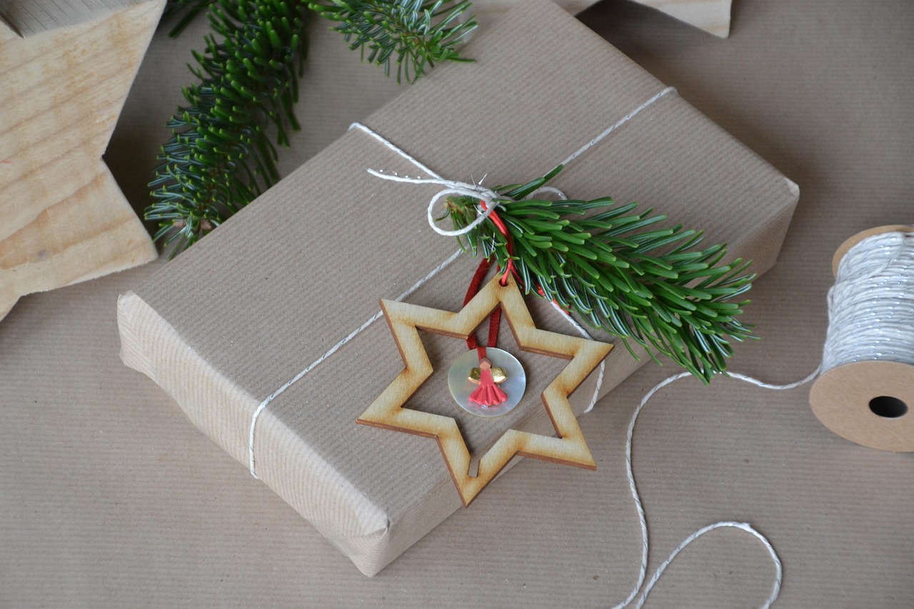 christmas, gift, packaging, ribbon, christmas party, packed up, festive, star, angel, red, branch, green, paper, brown, wrapping paper, christmas gift