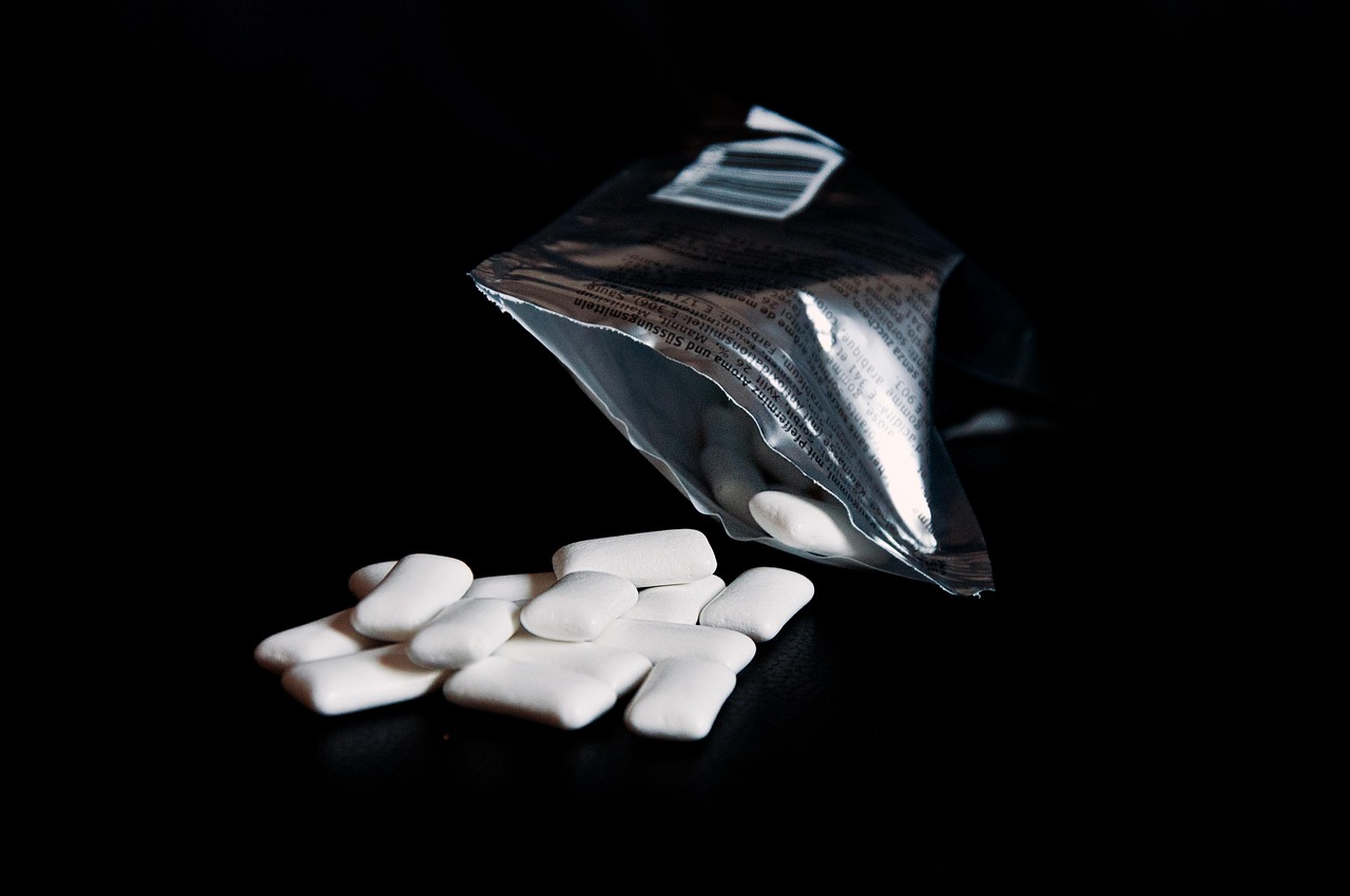chewing gum, table, scattered, packaging, silver, black background, glittering, chewing gum, chewing gum, chewing gum, chewing gum, chewing gum