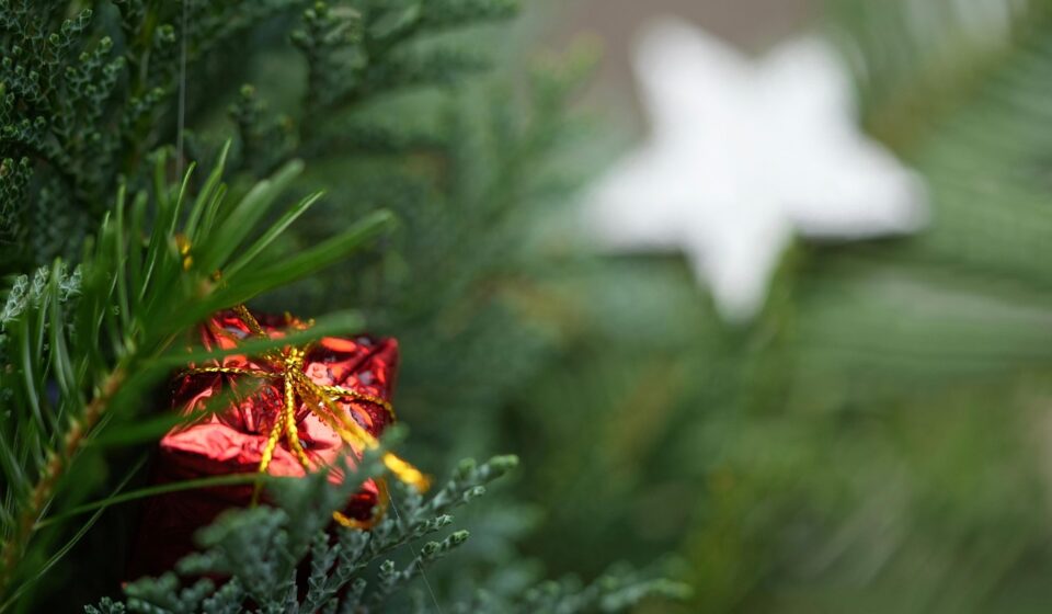 gift, cool backgrounds, 4k wallpaper 1920x1080, laptop wallpaper, full hd wallpaper, free background, christmas tree, windows wallpaper, 4k wallpaper, wallpaper 4k, christmas, hd wallpaper, decoration, free wallpaper, desktop backgrounds, mac wallpaper, advent, wallpaper hd, christmas decorations, beautiful wallpaper, background