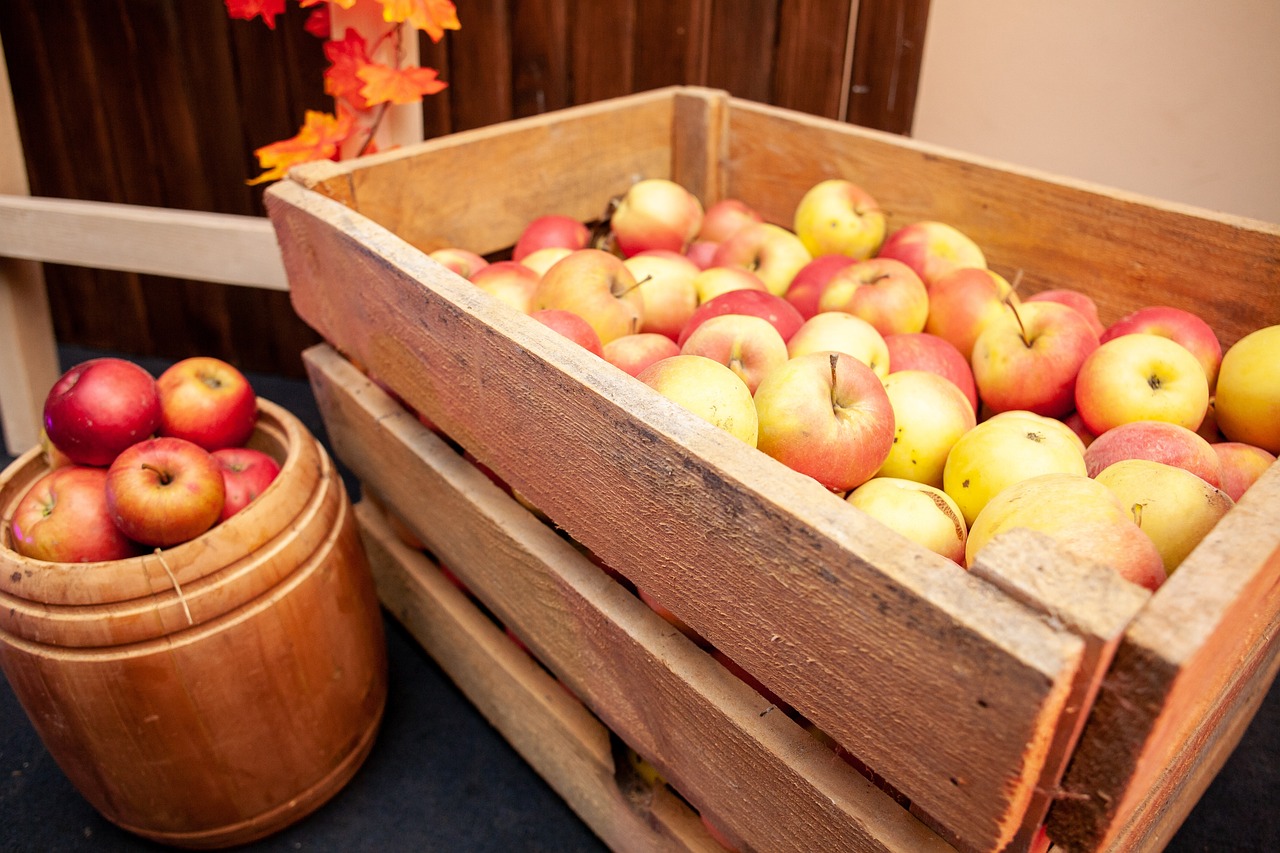 box, apple, apples, healthy, food, fresh, fruit, autumn, brown apple, brown box