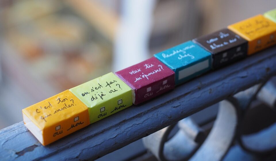 sugar cubes, sugar, packed up, packaging, proverbs, french, multicoloured, coloured, colorful, sugar lumps, carbohydrates, household sugar, crystalline, energy, dice, unhealthy diet, sweet, sweetener, granulated sugar, cute, unhealthy, calories, food, staple food, raw material, nourishment, sweeteners