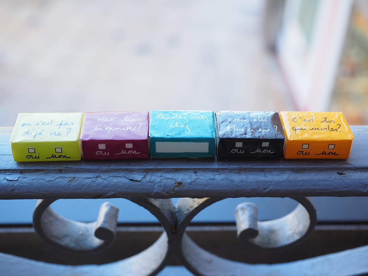sugar cubes, sugar, packed up, packaging, proverbs, french, multicoloured, coloured, colorful, sugar lumps, carbohydrates, household sugar, crystalline, energy, dice, unhealthy diet, sweet, sweetener, granulated sugar, cute, unhealthy, calories, food, staple food, raw material, nourishment, sweeteners