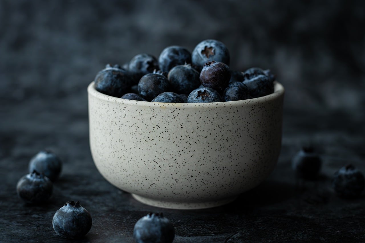 blueberries, berries, mac wallpaper, full hd wallpaper, fruits, nature, free wallpaper, background, wallpaper 4k, laptop wallpaper, free background, 4k wallpaper 1920x1080, food, windows wallpaper, desktop backgrounds, healthy, fresh, wallpaper hd, cool backgrounds, organic, hd wallpaper, beautiful wallpaper, 4k wallpaper, nutrition