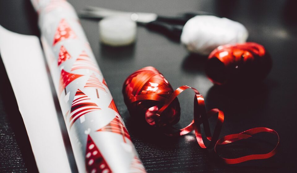 paper, gift, christmas, present, ribbon, wrapping, red, white, decoration, design, surprise, decor, happy birthday, party, symbol