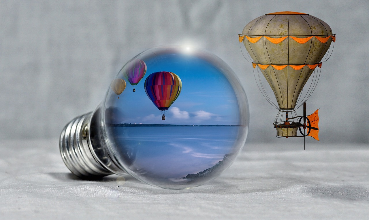 balloon, pear, lightbulb, nature, coast, sea, energy, airship, glass, fragile, environmentally friendly, electricity, thread, thought, environment, lighting mood, energy saving, nostalgia