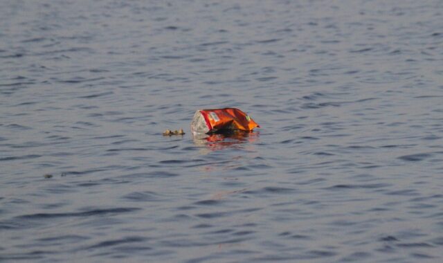 garbage, trash, pollution, waste, environment, recycling, recycle, dirty, conservation, ecological, contamination, environmental, ocean, sea, river, nature, water, rubbish, discarded, gray sea, gray ocean, gray river, gray pollution