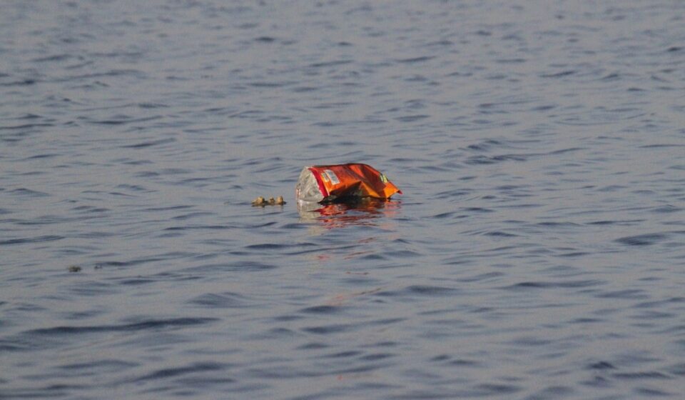 garbage, trash, pollution, waste, environment, recycling, recycle, dirty, conservation, ecological, contamination, environmental, ocean, sea, river, nature, water, rubbish, discarded, gray sea, gray ocean, gray river, gray pollution