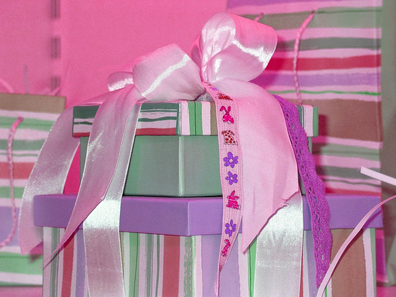 gift, 4k wallpaper, 4k wallpaper 1920x1080, packed up, surprise, wrapped up, wrapping paper, parcel, laptop wallpaper, give a gift, desktop backgrounds, hd wallpaper, wallpaper hd, cool backgrounds, beautiful wallpaper, packaging, wrap up, windows wallpaper, ribbon, give away, wallpaper 4k, free wallpaper, free background, date of birth, pleasure, celebration, greeting card, congratulations, happy birthday, congratulation, background, mac wallpaper, happiness, wishes, fixed, wish, full hd wallpaper, decoration, public holidays, deco