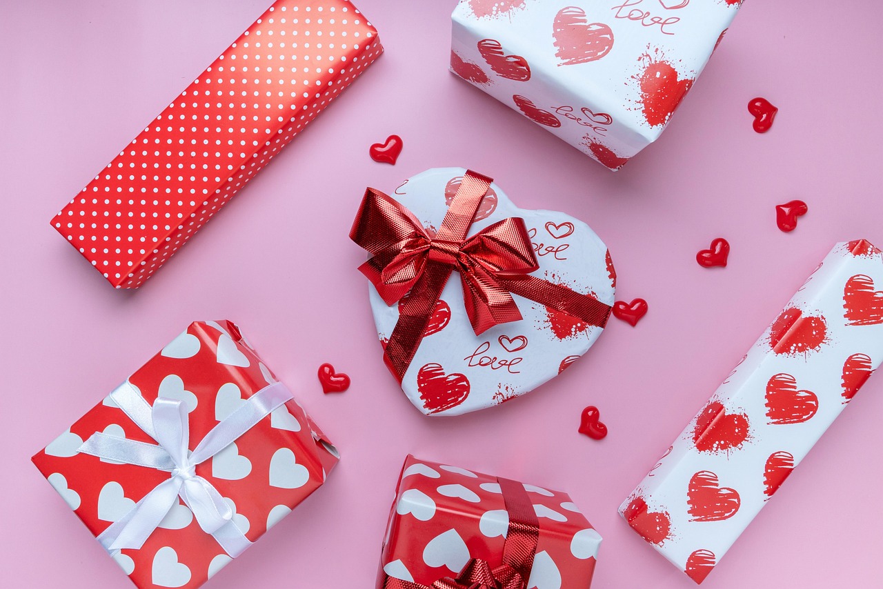 valentine, laptop wallpaper, gifts, wallpaper hd, 4k wallpaper 1920x1080, flat lay, hearts, happy birthday, 4k wallpaper, gift boxes, presents, surprise, anniversary, windows wallpaper, mac wallpaper, full hd wallpaper, valentine's day, desktop backgrounds, romantic, hd wallpaper, wallpaper 4k, romance, free wallpaper, love, festive, free background, celebration, cool backgrounds, beautiful wallpaper, card, greeting card, background
